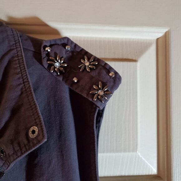 Forever 21 sports utility vest, studded - Picture 7 of 7